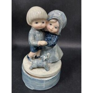 VTG Delft Ceramic Boy Girl Dancing Rotating Music Box Plays Blue Danube Japan 7”